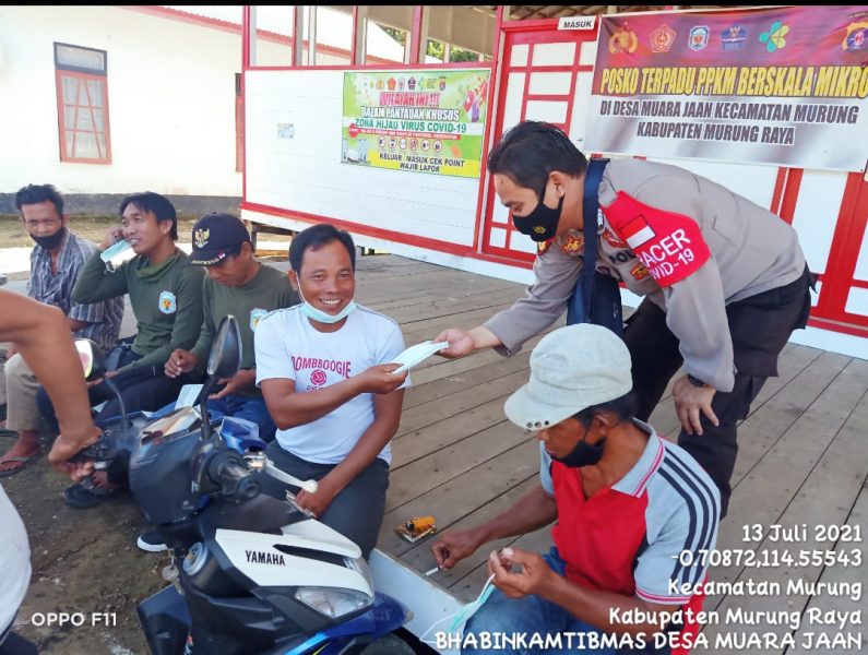 Bripka Risha Arif Yusuf Imbau Masyarakat Desa Muara Bumban untuk Cegah Pungli