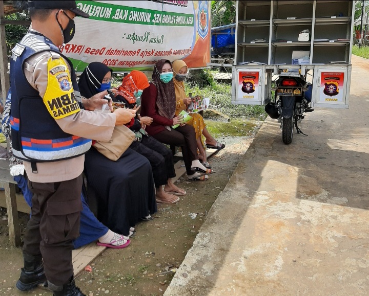 Bagikan Masker dan Berikan Edukasi Pentingnya Prokes