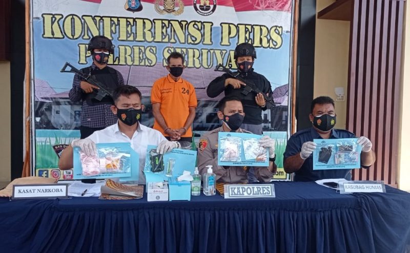 Bripka Kriswanto Sosialisasikan Prokes Covid-19 di Desa Muara Jaan