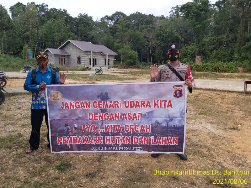Anak Desa Antusias Baca Buku dari Motor Bajak Presisi