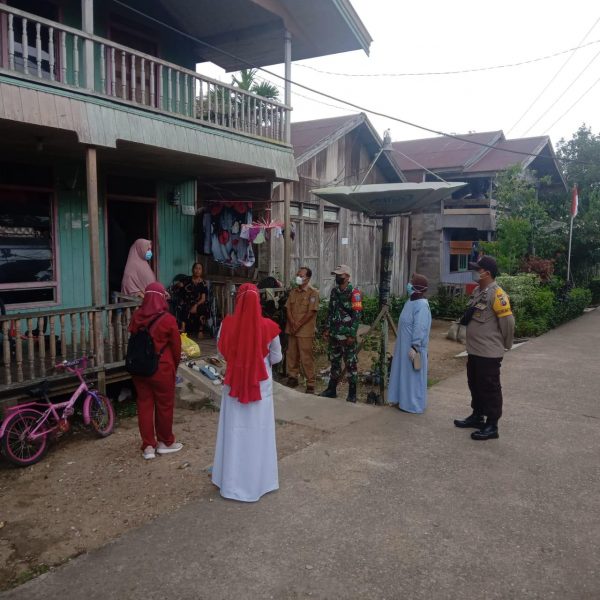 Cek Kesehatan Warga Usai Suntik Vaksin