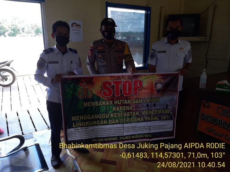 Bripka Akhmad Kholil Sambang Warga untuk Ingatkan Prokes
