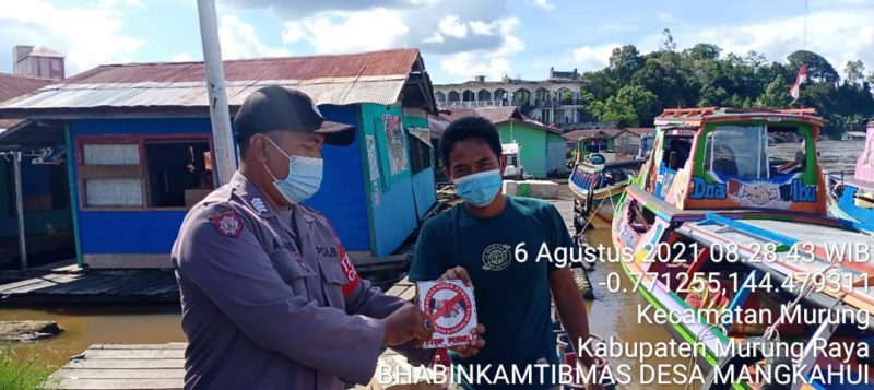 Anak Desa Antusias Baca Buku dari Motor Bajak Presisi