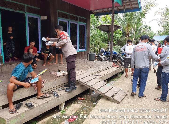 Pasangkan Masker, Cara Bripka Leo Kapisah Edukasi Prokes Covid-19