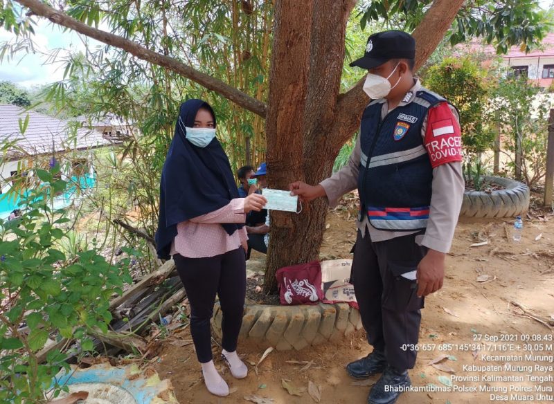 Bripka Risha Arif Yusuf Berikan Edukasi kepada masyarakat agar Terus Patuhi Prokes