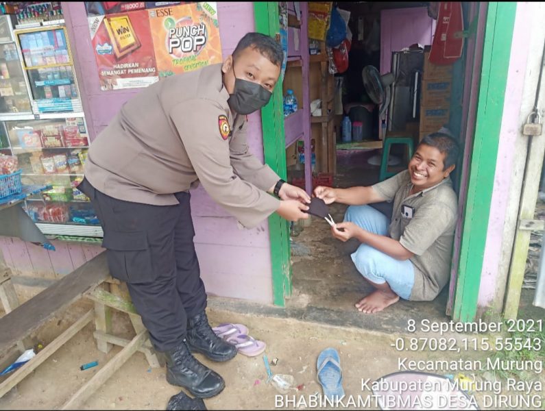 Bripka Grenville Stanley Sambangi Warga untuk Berikan Edukasi Prokes