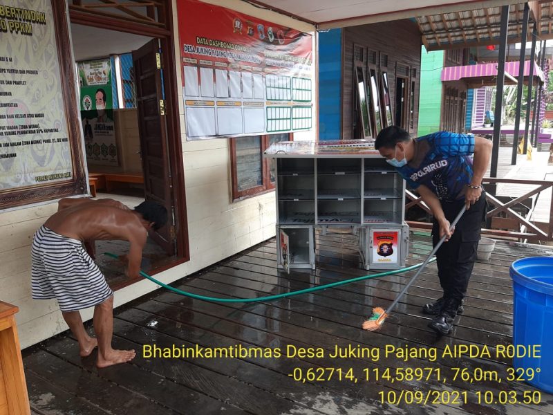 Kapolsek Murung Turun Langsung Amankan Vaksinasi Massal