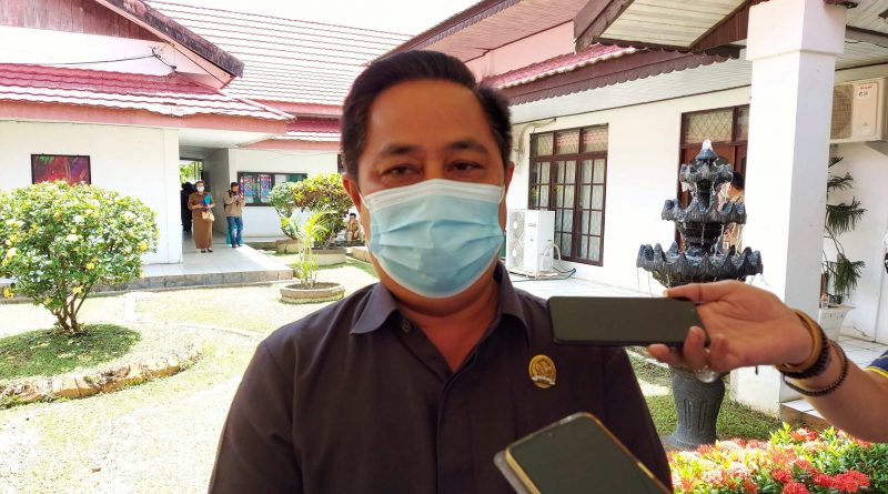 Bripka Grenville Stanley Pantau dan Dampingi Penyaluran BLT-DD