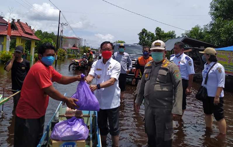 Anggota Polsek Murung Pantau Vaksinasi Pelajar dan Tenaga Pelajar
