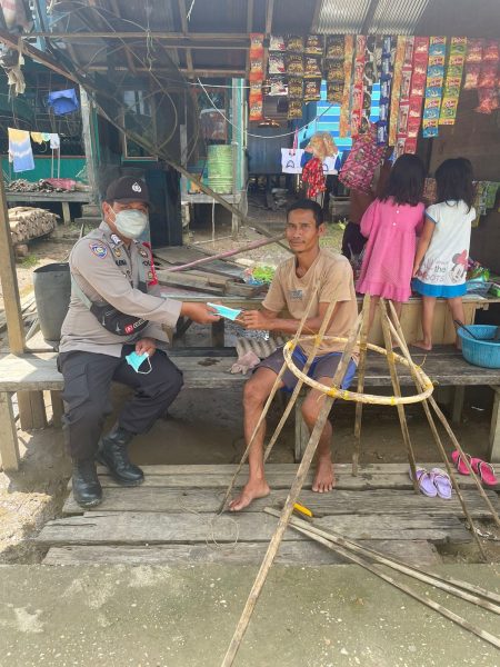 Briptu Tri Oktapianor Ajak Warga Binaan Disiplin Pakai Masker