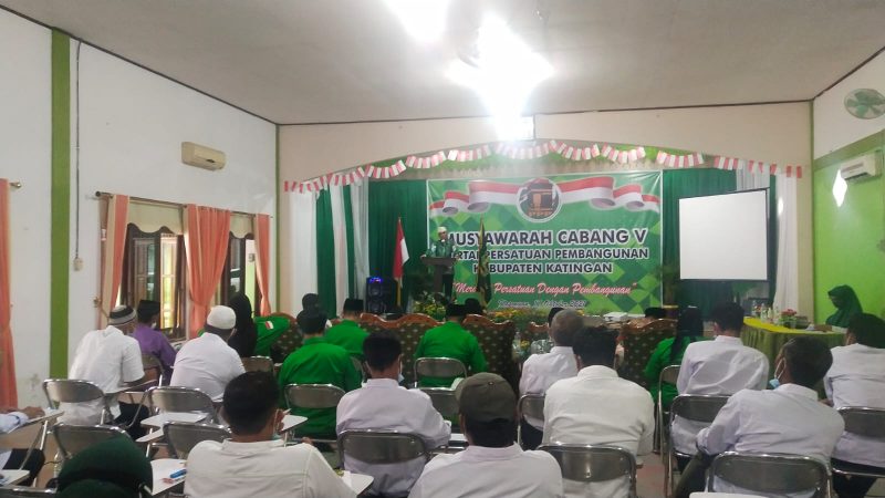 Bhabinkamtibmas Desa Penyang Amankan Penyaluran BLTD Terdampak Covid