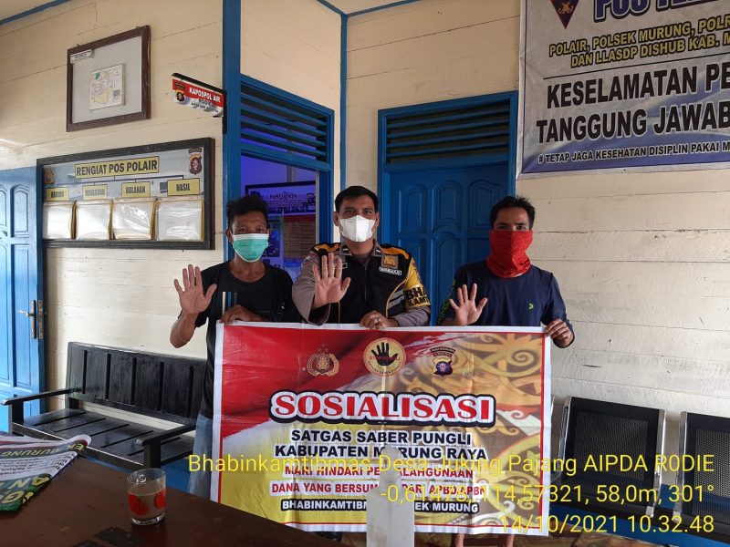 Bripka Akhmad Kholil Sambang Warga untuk Ingatkan Prokes