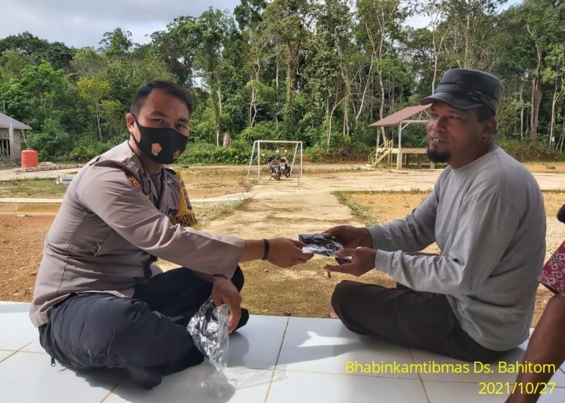 Termasuk Ibu-ibu, Bripka Grenville Stanley Berikan Edukasi Larangan Karhutla