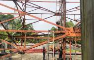 Heboh…!!! Seorang Pemuda Nekat Panjat Tower Telkom, Ini Motifnya