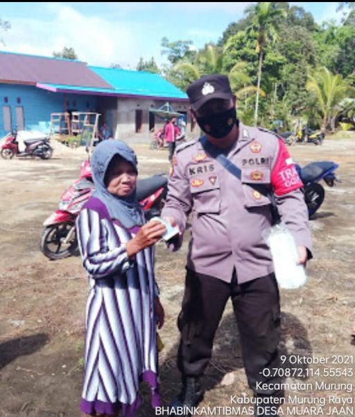 Bripka Kriswanto Sambangi Warga Berikan Edukasi Prokes