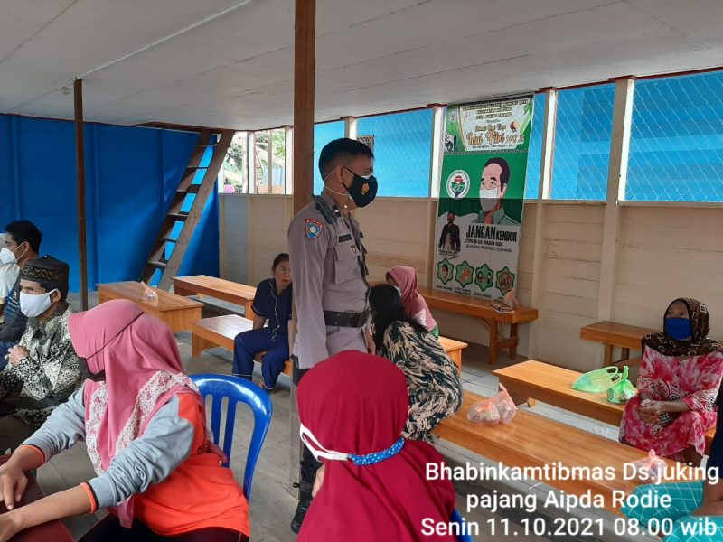 Sembari Sosialisasikan Prokes, Aipda Rodie Monitor Kegiatan Posyandu Lansia