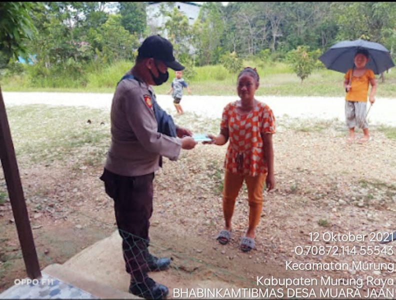 Personel Polsek Murung Pantau Vaksinasi Pelajar di Desa Panu’ut