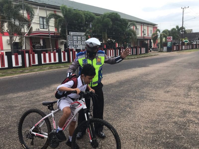 Kapolres Bersama Kasat Intelkam  Tinjau Vaksinasi di Gerai Presisi