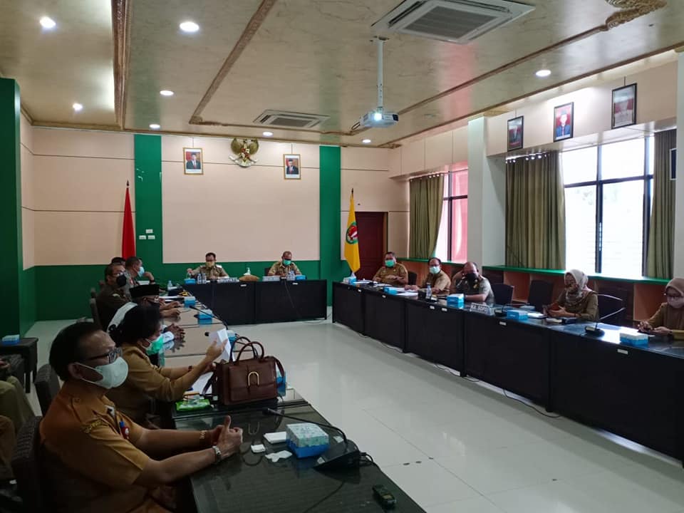 Bhabinkamtibmas Danau Usung Pantau Vaksinasi Dosis 1 dan 2