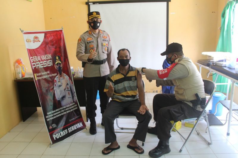 Kapolres Bersama Kasat Intelkam  Tinjau Vaksinasi di Gerai Presisi