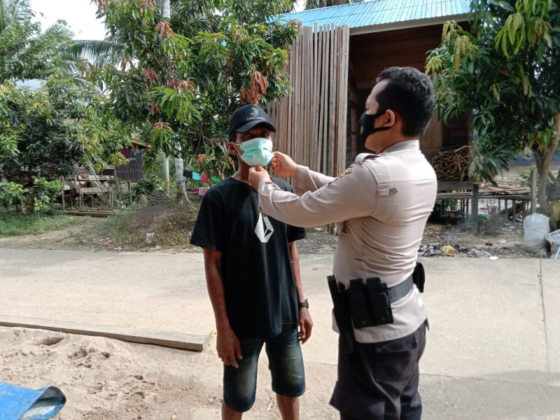 Bersama Warga, Bripka Leo Kapisah Cegah Terjadinya Karhutla