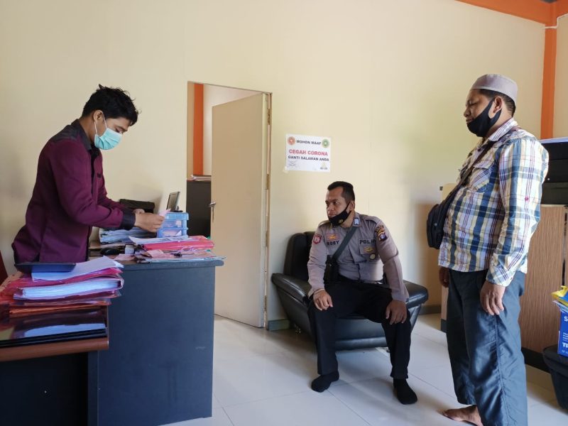 Personel Polsek Murung Pantau Kegiatan Vaksinasi Massal di Kecamatan Murung