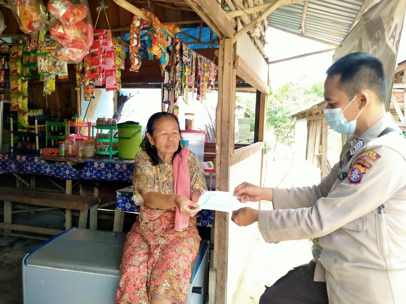 Pantau Vaksinasi Massal Sembari Sosialisasikan Prokes Covid-19