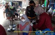 Aipda Rodie Lakukan Pengamanan Vaksinasi Massal di Desa Binaan