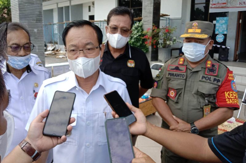 Personel Polsek Murung Lakukan Pengamanan Vaksinasi Massal