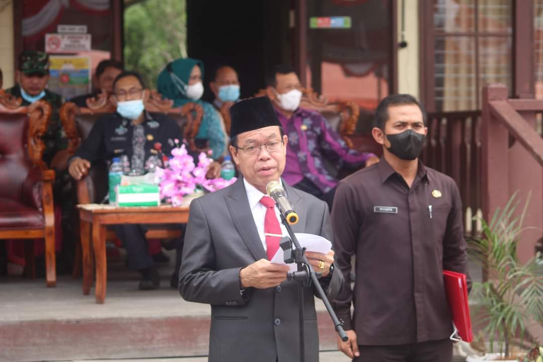 Bupati Lantik Empat Kades di Kecamatan Tasik Payawan dan Kamipang