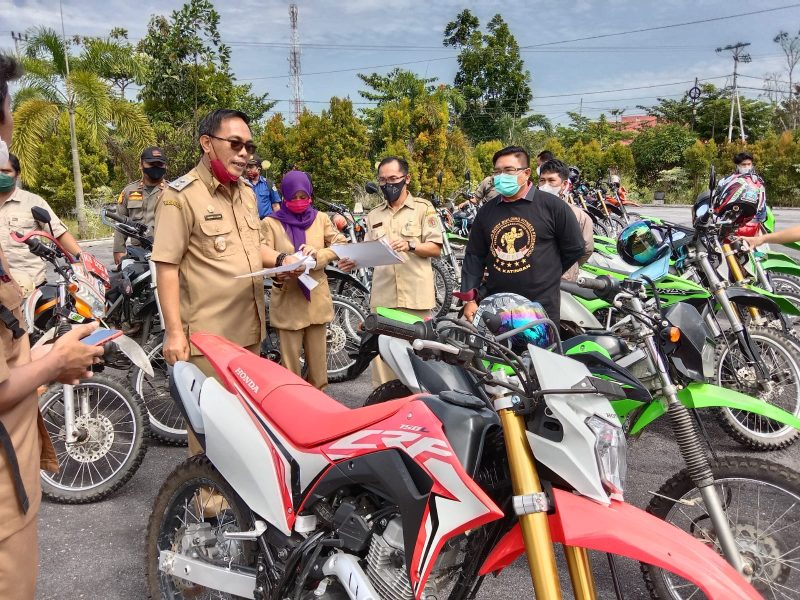 Bhabinkamtibmas Kelurahan Beriwit Ajak Warga Disiplin Prokes Covid-19