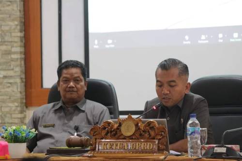 Ketua DPRD Pimpin Paripurna Penyampaian Jawaban Bupati Seruyan