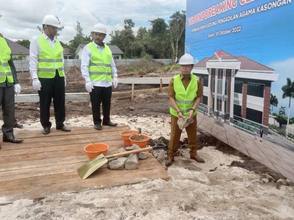 Bupati Sakariyas Letakan Batu Pertama Pembangunan Gedung Baru Pengadilan Agama Kasongan