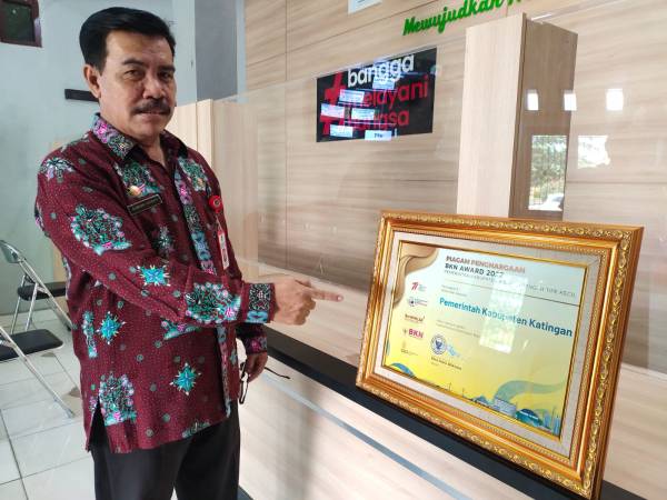 Terkait Penanganan Korupsi, Pemkab Katingan Terima Penghargaan BKN Award 2022