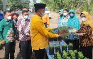 Pemkab Sukamara Berikan Bantuan Kepada Masyarakat
