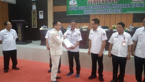 Bupati Katingan Serahkan DIPA dan DPA Tahun Anggaran 2023