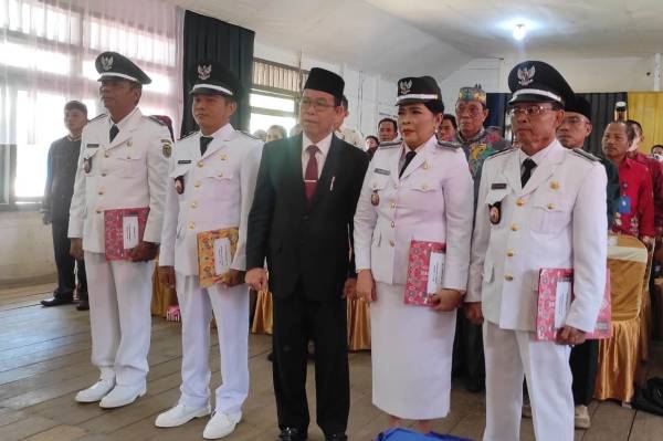 Bupati Lantik Empat Pj Kades dan Damang Kepala Adat di Kecamatan Katingan Tengah