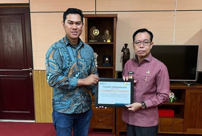 Bupati Katingan Terima Penghargaan dari PT. PLN Ranting Kasongan