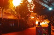 Kebakaran Menghanguskan 3 Rumah dan 1 Gedung Walet di Desa Mirah Kelanaman