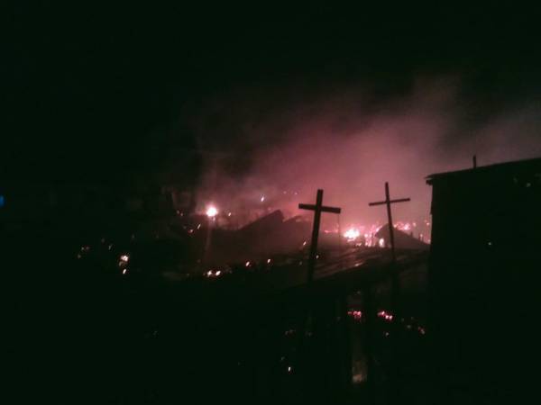 Diduga Korsleting Listrik, 11 Rumah Warga di Pegatan Hilir Terbakar