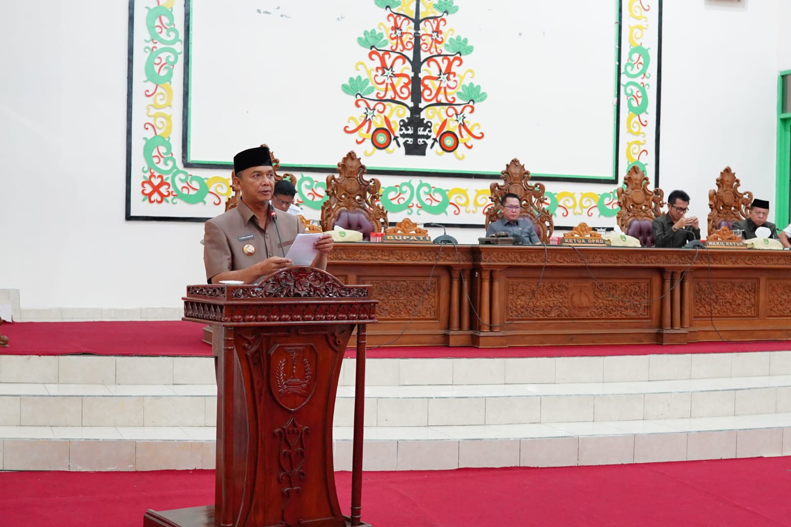 Bupati Sukamara Apresiasi Pandangan Umum Fraksi Terhadap 9 Raperda