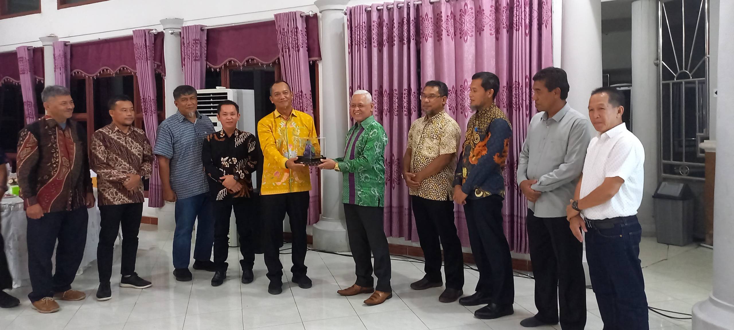 BUPATI : Tenis Lapangan Pertama Kali Digelar di Sukamara