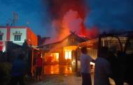 Rumah dan Toko Milik Sekdis Kominfo Katingan Terbakar