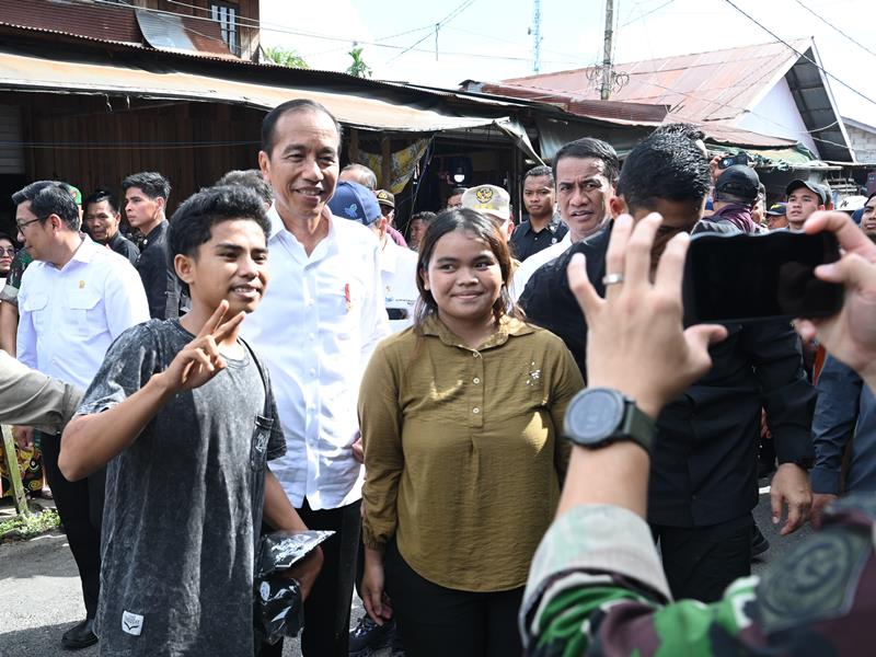 Masyarakat Katingan Antusias Sambut Kedatangan Presiden Jokowi