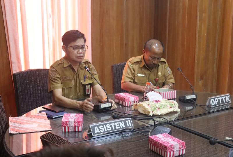 Asisten II Pimpin Rapat Pembahasan Target dan Realisasi Penggunaan Produk Dalam Negeri