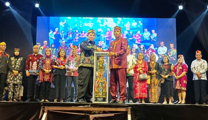 Katingan Hilir Juara Umum Festival Budaya Penyang Hinje Simpei Tahun 2024