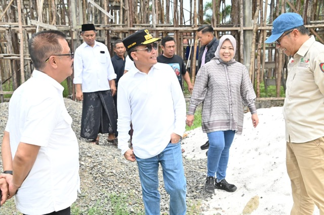 Gubernur Kalteng Tinjau TPA dan Objek Wisata di Desa Kumpai Batu Atas