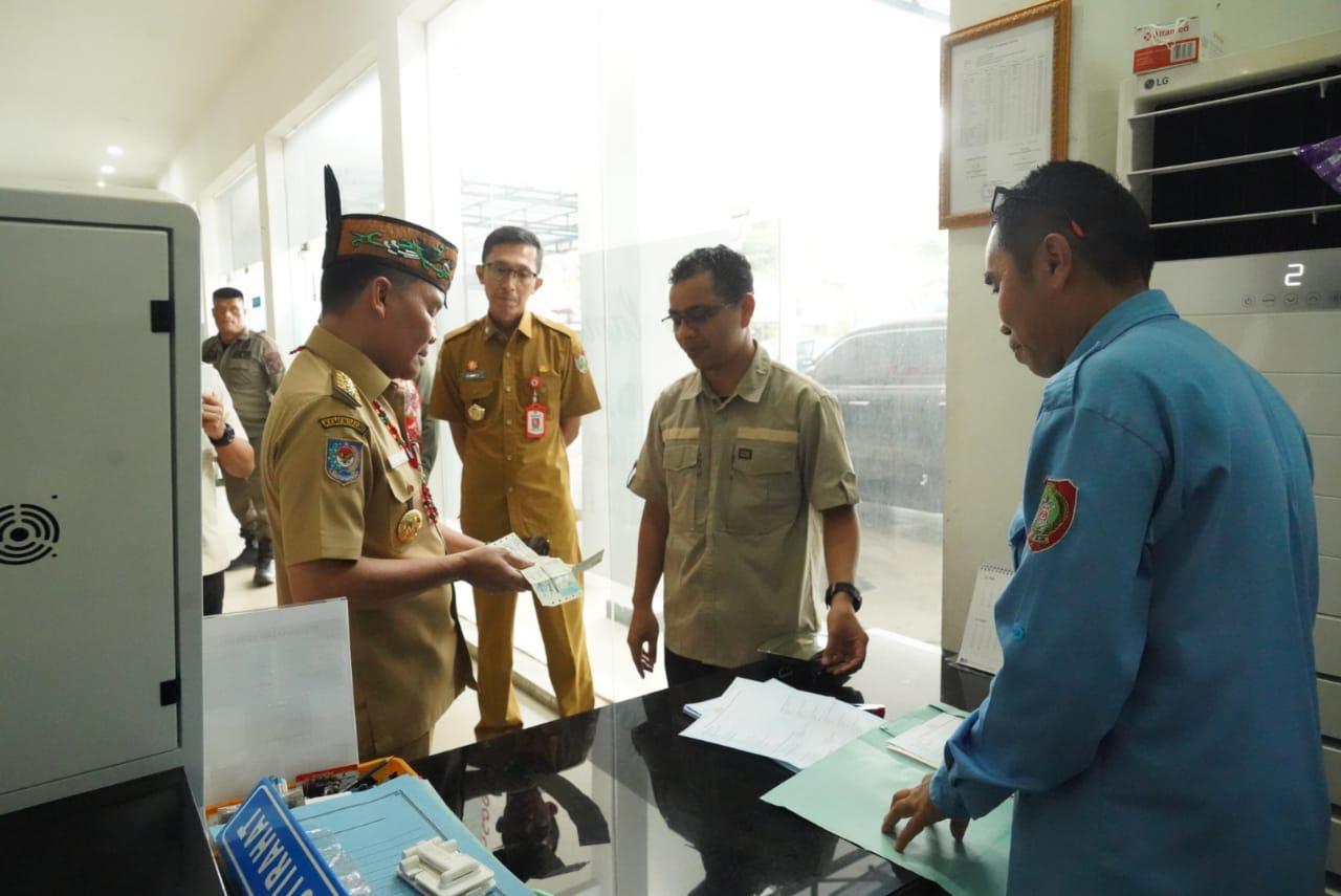 Gubernur Kalteng Sidak Samsat Palangka Raya