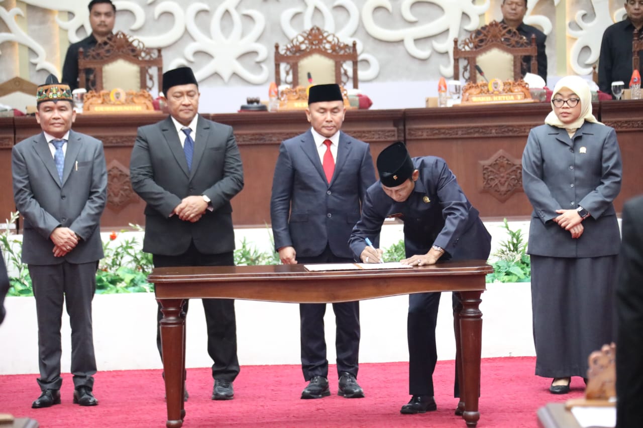 DPRD Umumkan Usul Pemberhentian Gubernur dan Wakil Gubernur