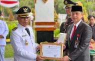 Pemkab Katingan Berikan Piagam Penghargaan kepada Kejari Katingan dan Bank Kalteng
